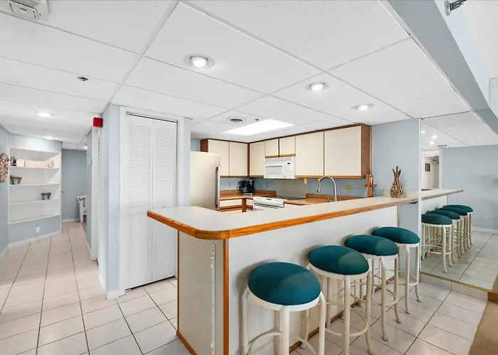 2 Bedroom Rainbow With Fabulous Direct Ocean Views And Outdoor Pool!